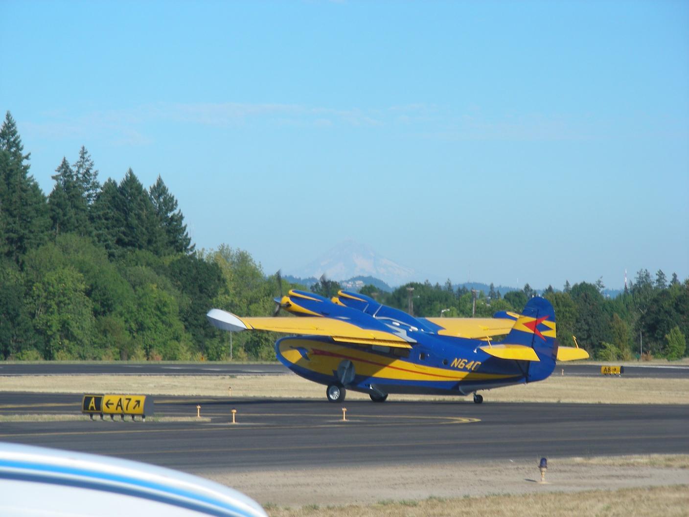 A Flying boat at Hillsboro (HIO)