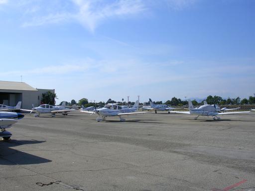 Cirrus Central outside Kim Davidson Aviation